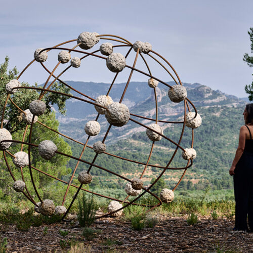 ¿Qué es Solo Sculpture Trail? el nuevo destino artístico en Matarraña, Aragón Solo-Houses-Mona-Hatoum-Orbital-1