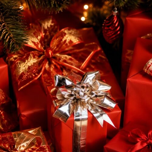 regalos-navidad-rojos-complot-1200x600